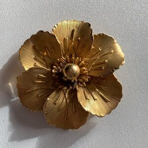 Vintage Gold Giovanni Floral Brooch